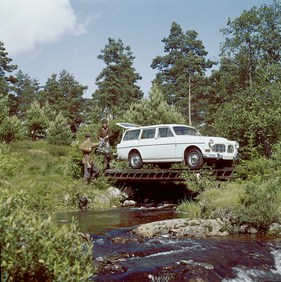 Volvo P220 (1966) - Hunting scene with the Amazon station wagon