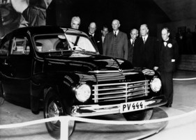 Volvo PV 444 (1944) - der Prototyp bei der Vorstellung