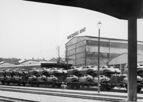 Volvo PV 444 (1952) - Transport der Karosserien von einem Werk ins andere