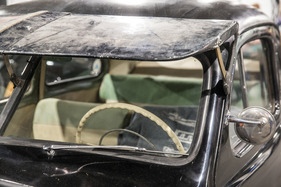 Volvo PV 444 (1952) mit grosser, aussenliegender Sonnenblende – Bremen Classic Motorshow 2024