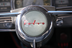 Volvo PV 444 (1956) - Volvo-Schriftzug in der Lenkradnabe