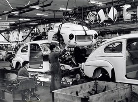 Volvo PV 444 (1957) - Fliessband-Produktion (1957)