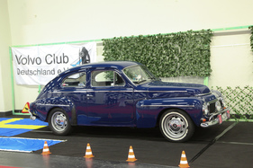 Volvo PV 544 (1960) - Buckel-Volvo auf dem Clubstand (Retro Classics Cologne 2017) (1960)