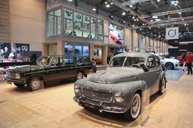 Volvo PV444 (1957) - der 145 Kombi daneben wurde im Werk restauriert (Techno Classica 2017)