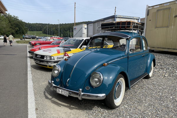 Bild: Vom Oldtimer VW Käfer bis hin zum Youngtimer Audi, vom Italiener – vielfach in «Rosso Corsa» - bis hin zu amerikanischen Muscle Cars ist am 1. September an der 7. Lägern Classic alles zu bestaunen