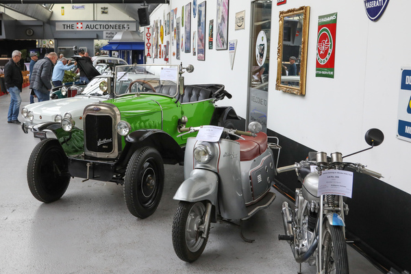 Vom Roller bis zum Sportwagen, aber alle mit kleinen Motoren - Oldtimer Galerie Toffen Versteigerung “Klassische Automobile & Motorräder” Oktober 2024