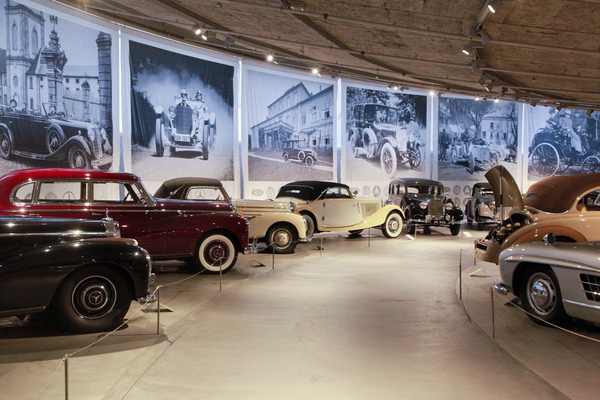 Von den Fünfziger- zurück in die Dreissigerjahre - Sonderschau "Mercedes-Benz" im Pantheon Basel 2020/2021