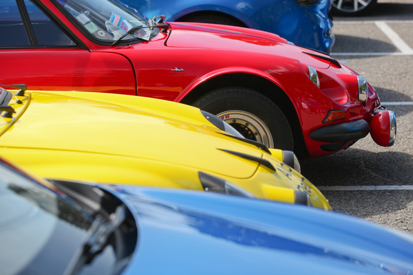 Von der aktuellen Alpine A110 gibt es weder gelbe, noch rote Exemplare - 1ère Rencontre Franco-Suisse Alpine 2019