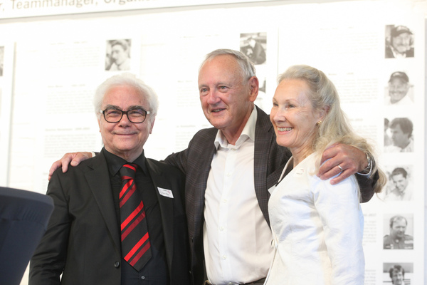 Bild Von links nach rechts - Franco Sbarro, Fredy Lienhard, Francoise Sbarro - Sonderschau Sbarro Concept-Cars in der autobau erlebniswelt 2022