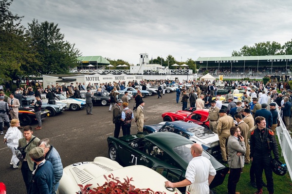 Vor dem STart der RAC TT Celebration - Goodwood Revival 2024
