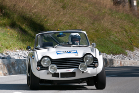 Vor dem Unglück: Triumph TR5 (1968) an der Arosa ClassicCar 2013 – Arosa Classic Sport Trophy