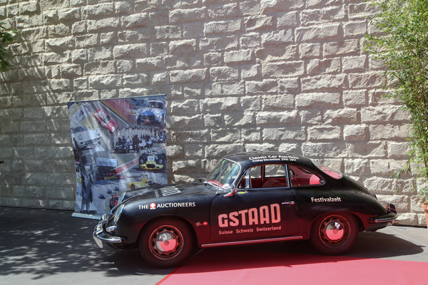 Outside the door, the Porsche 356 was already advertising the auction in Gstaad on December 29, 2017 - Auction of the Oldtimer Gallery at the Dolder Grand Hotel 2017