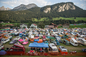 Vor herrlicher Alpenkulisse - Treffen der luftgekühlten Volkswagen in Château-d'Oex 2017 Vor herrlicher Alpenkulisse - Treffen der luftgekühlten Volkswagen in Château-d'Oex 2017