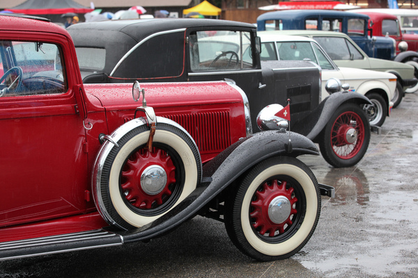 Vor- und Nachkiegsautos bunt durchmischt - OSMT Zug im September 2017