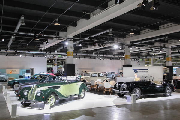 Image: Pre- and post-war classics on the Touring Garage stand - Auto Zürich 2021