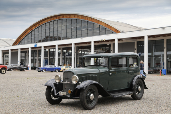Vorkriegs-Ford vor den Hallen - Klassikwelt Bodensee 2023