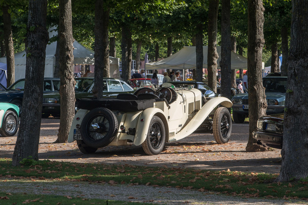 Vorkriegs-Jaguar zwischen den Bäumen - Classic-Gala Schwetzingen 2019