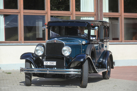 Vorkriegs-Limousine im Anmarsch - Albisgütli Classic Cars & Bikes August 2022