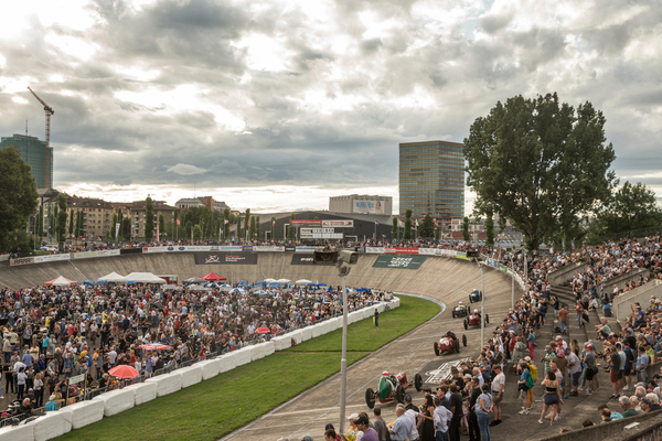 Bild: Vorkriegs-Rennwagen vor grossem Publikum - Indianapolis Oerlikon 2024