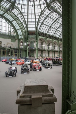 Vorkriegs-Veteranen wirken besonders edel im Grand Palais Dekor - Bonhams Paris 2016