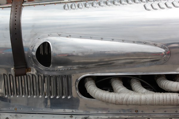 Vorkriegsästhetik, auch wenn sie vielleicht erst deutlich später entstand - British Car Meeting Mollis 2017