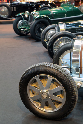 Vorkriegssportwagen-Triple - zweimal Bugatti und einmal Alfa Romeo bei Lukas Hüni - Rétromobile Paris 2018