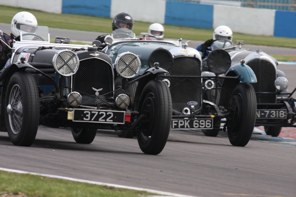 Vorkriegswagen an der Motor Sport 90th Anniversary Trophy am Donington Historic Festival 2014