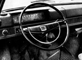 Vornehm wie in einem Grossen, das NSU-Armaturenbrett. Der Tacho ist recht gut ablesbar. Die Belüftung ist nicht ganz so gut wie bei den anderen.