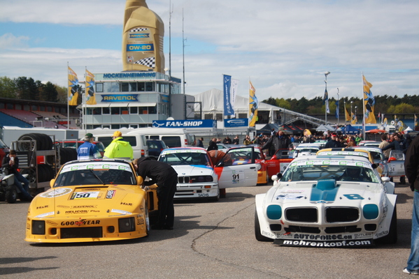 Image: Pre-start of the YTCC field with Schrey in the Porsche and Bolliger in the Pontiac - Hockenheim Historic 2016