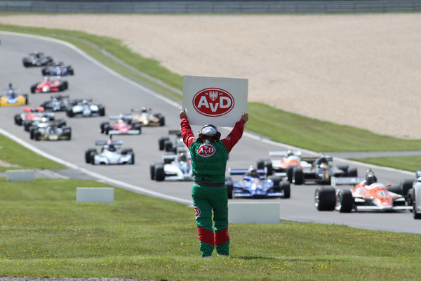 Bild: Vorstart zur historischen Formel 1 im Rahmen der FIA Masters am AvD Oldtimer Grand Prix 2014