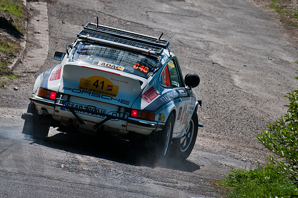 WRC Classic Rallye Deutschland 2010: Original Kühne & Nagel Porsche 911 RS (1974) mit den seltenen Sandblechen auf dem Dach