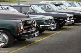 Während es die Amerikaner eher dunkel mögen... – Albisgütli Classic Cars & Bikes 2024 Während es die Amerikaner eher dunkel mögen... – Albisgütli Classic Cars & Bikes 2024