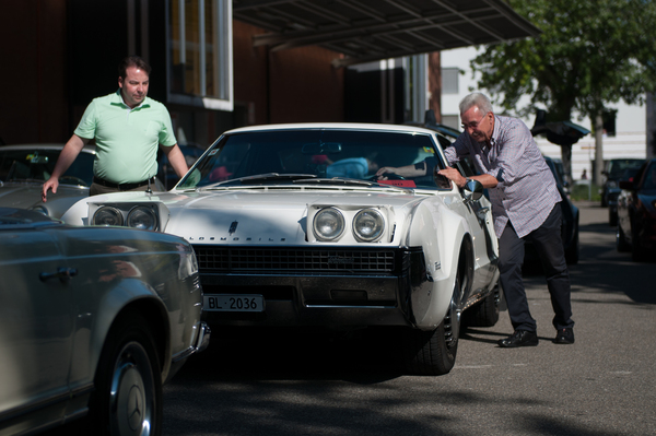 Wagenabnahme - wer liebt, der schiebt (seinen Wagen) - RAID Suisse-Paris 2015