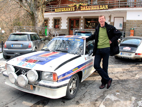 Walter Röhrl besuchte in der Mittagspause in San Romolo neben der AvD-Histo-Monte auch seinen Ex-Einsatzwagen Ascona 400 - an der AvD-Histo-Monte 2012