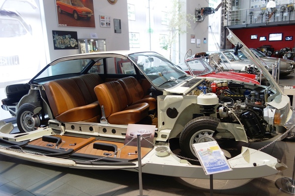 War schon auf der IAA 1967 zu bestaunen - Schnittmodell des NSU Ro 80.