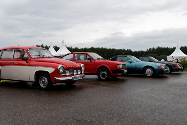 Wartburg 311, Skoda 130 Rapid und zwei Merceds-Benz R129. Welcher mag inzwischen der Seltenste sein... – Oldtimer-Show Berlin 2022