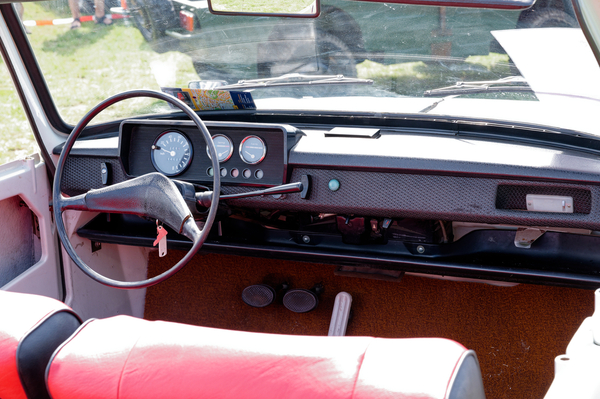 Wartburg 353 400 Kübelwagen (1970) , diesen Blick hatten dann die Besitzer der wenigen Fahrzeuge. Verwendet wurde es für jagdliche Zwecke einiger Parteiführer – OMMMA 2023