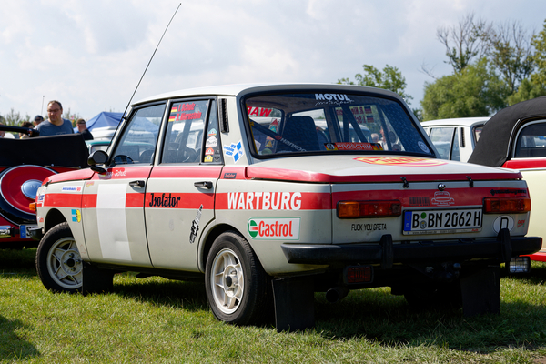 Wartburg 353 () , Baujahr ungewiss, aber bei einem ernsthaft eingesetzten Rallyeauto ohnehin von untergeordneter Bedeutung – OMMMA 2023