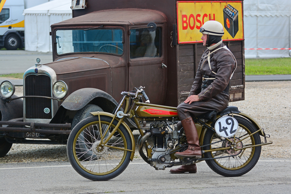 Warten auf den Start - 4. Montlhéry Vintage Revival 2017