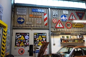 Was anderswo den Verkehr regelt, ist hier nur Dekoration – im Museum in Dortmund
