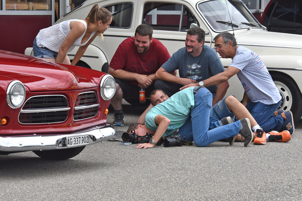 Bild: Was es hier wohl zu fotografieren gibt? - Impressionen Internationales Swiss Volvo Meeting