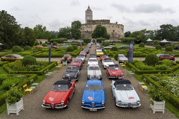 Was für ein schönes Bild mit all den Alfas - Alfa Classic Wachau 2024