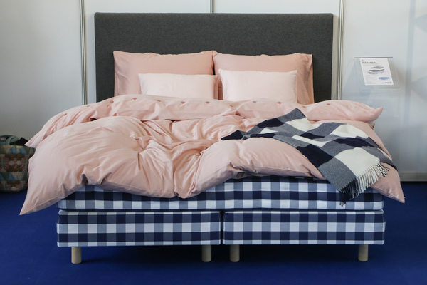 Was haben Betten mit alten Autos zu tun? Vermutlich wenig, ausser dass viele Leute beides benötigen ... - Klassikwelt Bodensee 2023