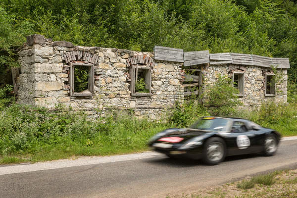 Was ist besser? Ein richtig geiles Auto und kein vernünftiges Zuhause, …