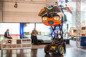 Was ist es? Ein Zirkusauto, eine extrovertierte Arbeitsbühne oder bloss eine Skulptur? – Techno Classica 2023