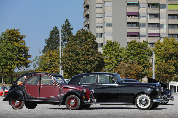 Was ist nobler: Zweifarblackierung oder Grösse? – Albisgütli Classic Cars & Bikes Oktober 2023