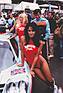 Bild: Was lächelt Pierre-Henri Raphanel hinter dem Hawaiian Tropic Girl, welches an seinem Gulf McLaren F1 GTR posiert? - Le Mans 1997