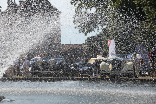 Wasser tat Not, bei über 32 Grad im Schatten - Concours d'Elégance Suisse Coppet 2022
