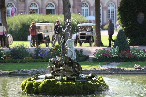 Wasserspiele und alte Autos - Classic-Gala Schwetzingen 2018