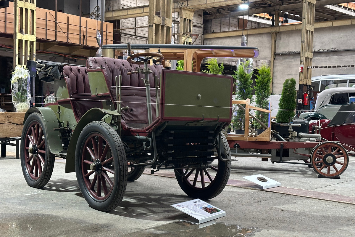 Weber 4-Sitzer (1902) – Der Wagen aus Uster hat einen variablen Riemenantrieb - Zürcher Automobile, Ausstellung im Gauss-Stierli-Areal 2025
